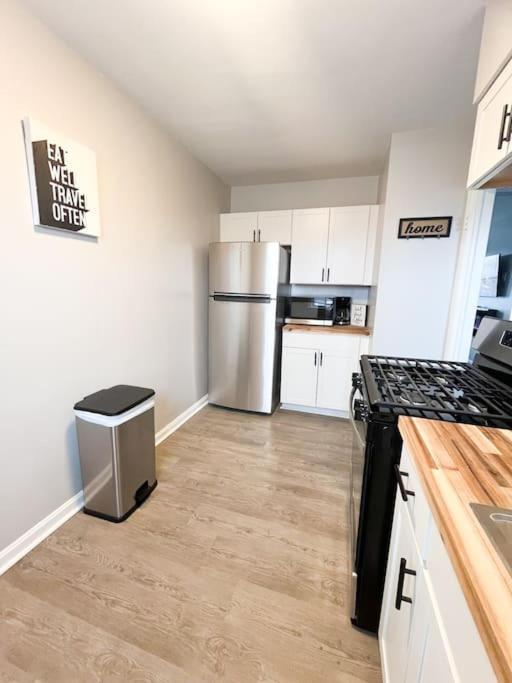 The Gateway: Entire Apartment 7 Mins From Airport Cleveland Eksteriør bilde